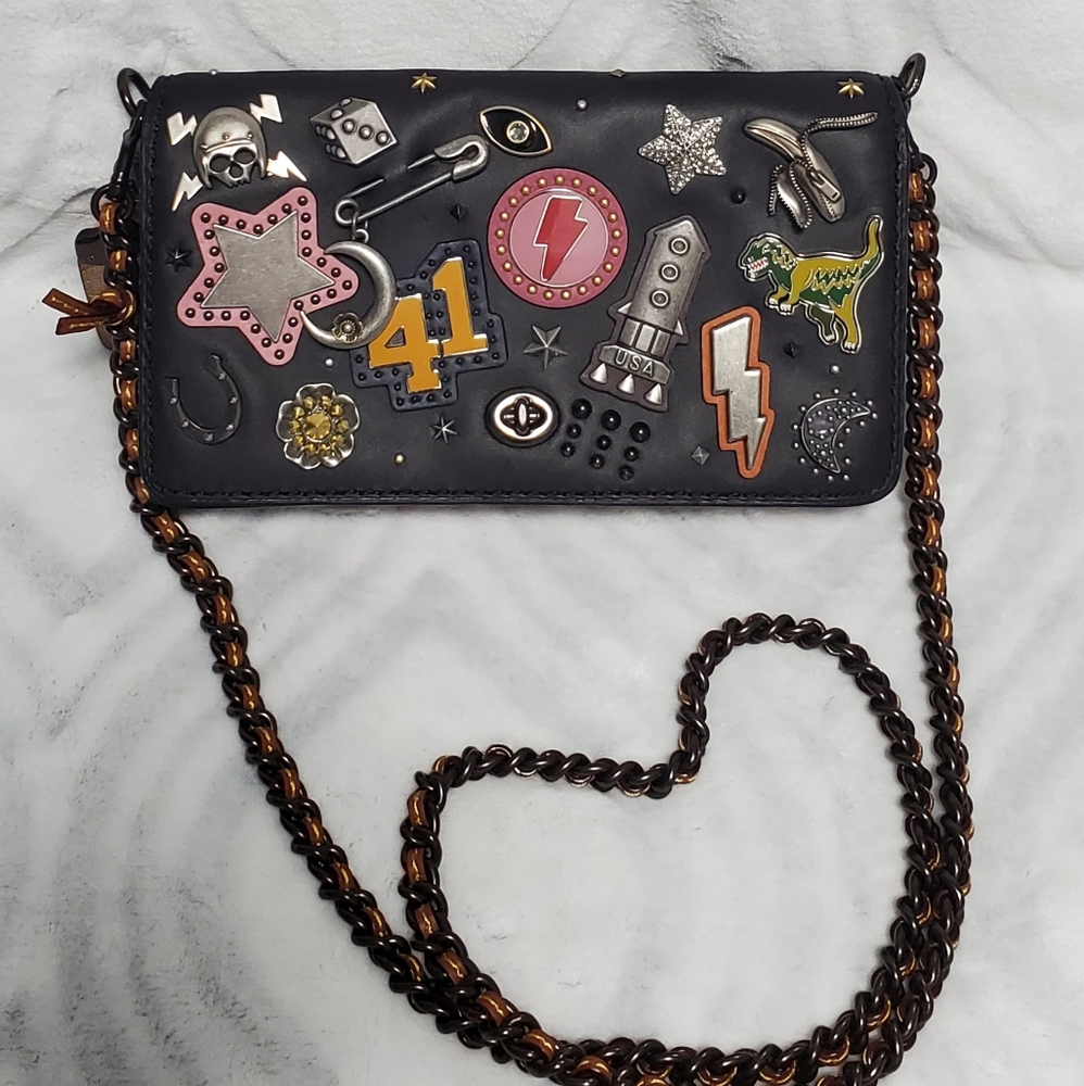 ❌SOLD❌ Coach 1941 Souvenir Pins Dinky 77916 - Picture 1 of 12